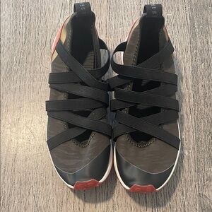 Coolway Women's Tahatic walking shoes size 8